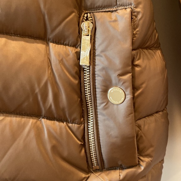 Michael Kors Puffer Jacket (M) - Picture 4 of 10